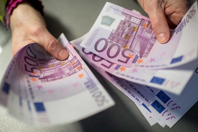 Заради „дръпнати“ близо 1 млн. евро от чужда сметка, СЕС решава каква проверка дължи банката на пълномощните