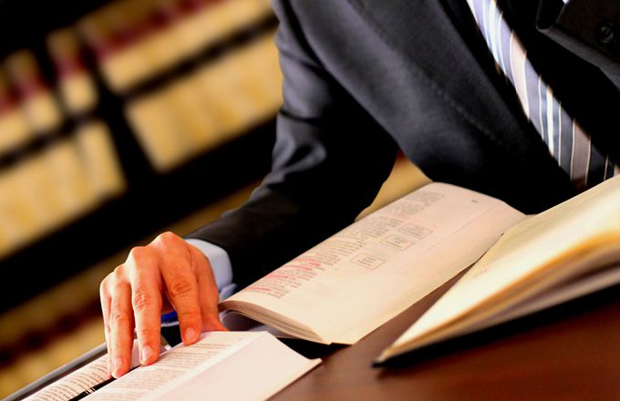 Адвокатите ще се вписват в нов регистър, ако искат да продължат „по занятие“ да се занимават с фирмена регистрация