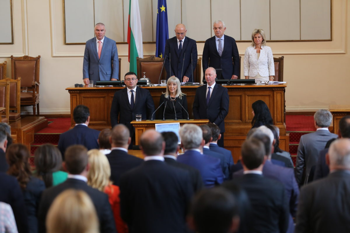Парламентът подкрепи рокадите в кабинета и избра новите трима министри