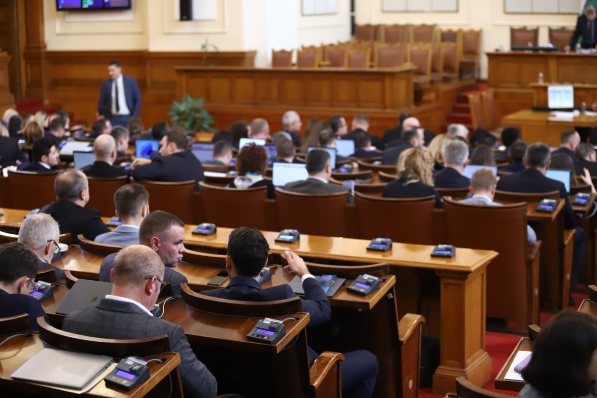 Парламентът прие два варианта на антикорупционен закон на първо четене