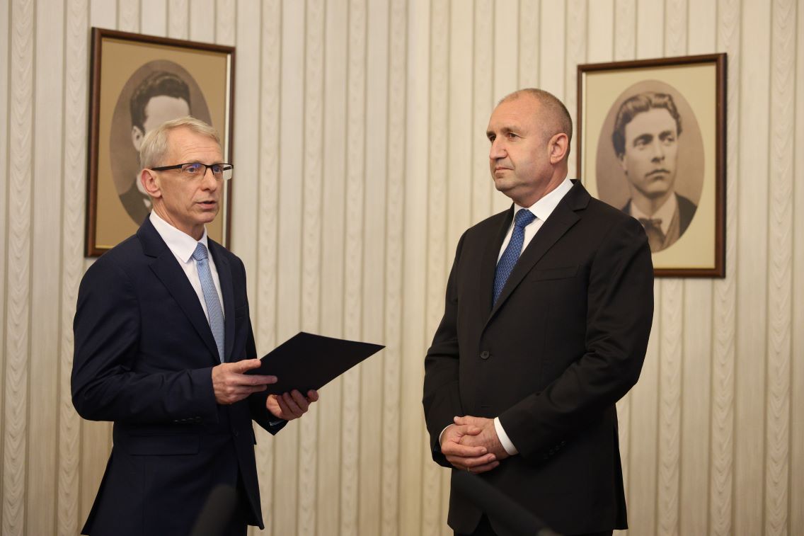 Президентът издаде указа с предложението за кабинет начело с Николай Денков