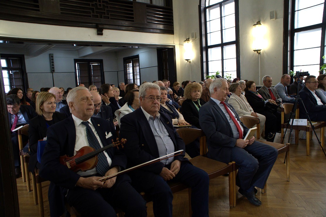 Проф. Пенчо Пенев събра десетки именити юристи със записките от работилницата на живота си