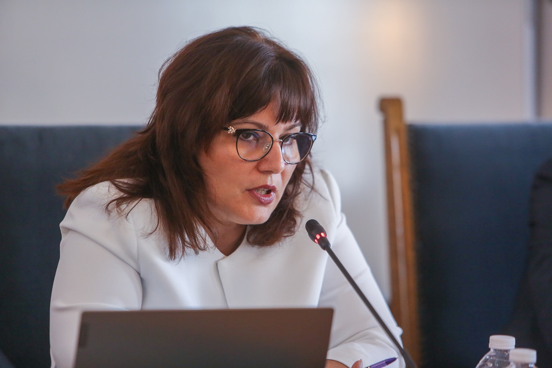 Бившият здравен министър Асена Сербезова осъди прокуратурата за 50 000 лева